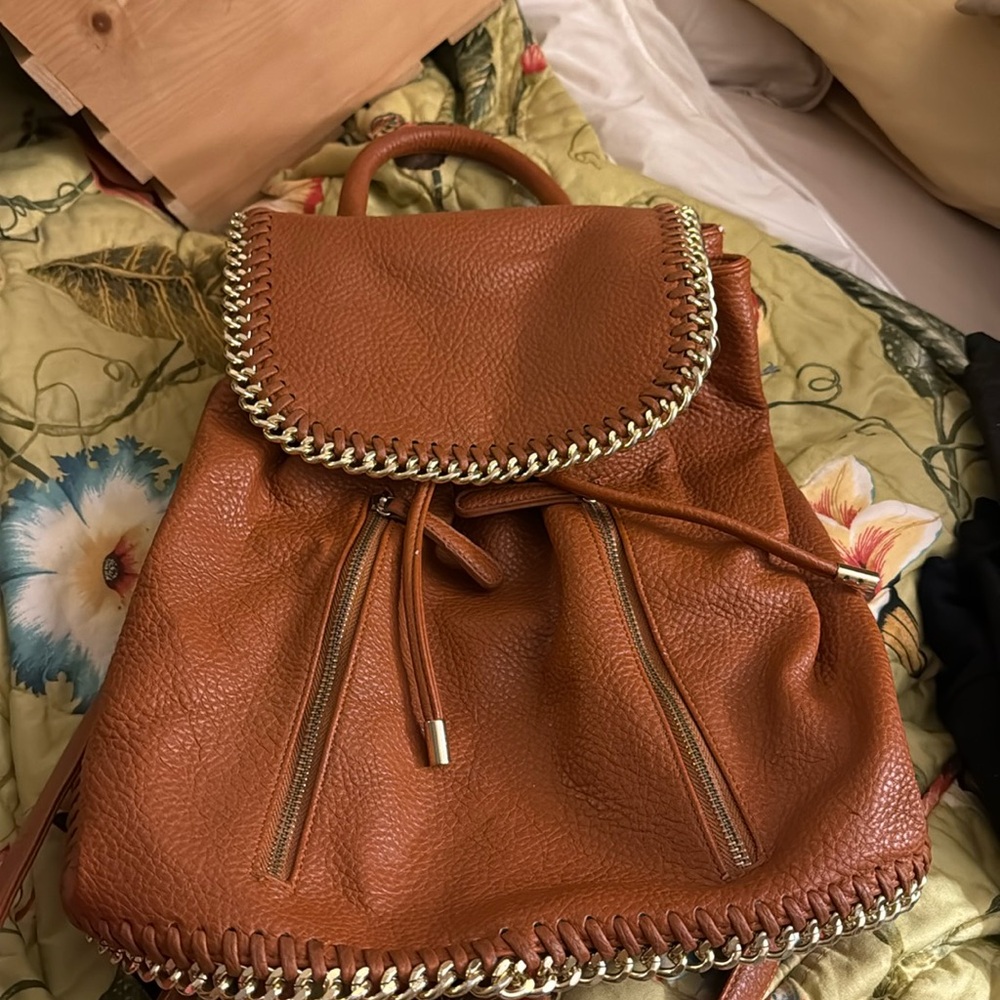 Backpack with chain style
